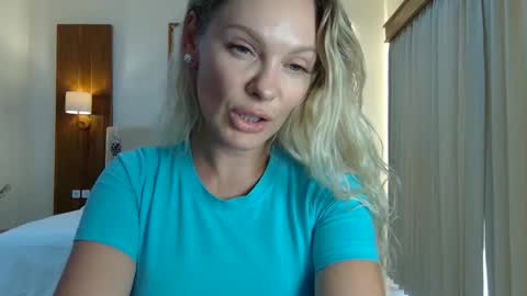 Beautifulkollette online show from 10.15.25