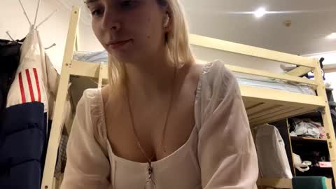 Snapshot of beautifultips chatting on 02.26.26 Mia online show from 02.26.26