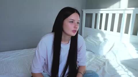 Snapshot of beauty_baby_lips chatting on 10.22.25 beauty_baby_lips online show from 10.22.25