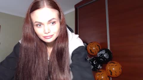 Snapshot of beauty_fruity chatting on 10.09.25 Maria online show from 10.09.25