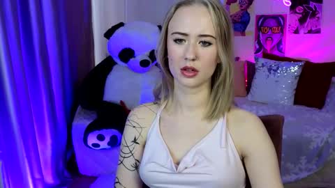 Snapshot of beauty_sashaxx chatting on 10.18.25 beauty Sasha online show from 10.18.25