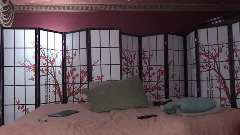 BeccaDelux online show from 04.04.26