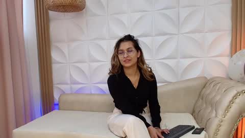 beccamilanni online show from 03.05.25