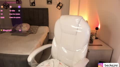 Snapshot of beck__jones chatting on 09.16.25 Marzhie online show from 09.16.25