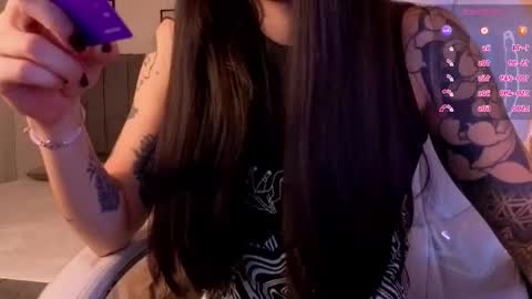 Snapshot of beck__jones chatting on 10.09.25 Marzhie online show from 10.09.25