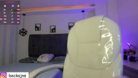 Snapshot of beck__jones chatting on 10.22.25 Marzhie online show from 10.22.25