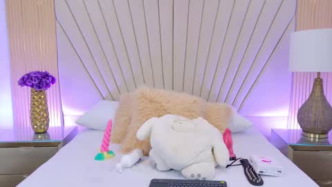 Laura Tobon online show from 09.30.25