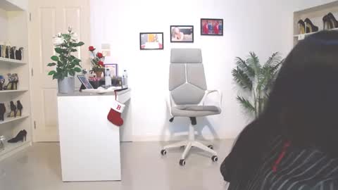 Bee if you ever see the girl who can take 12 inch all the way inside the ass try me online show from 01.14.25