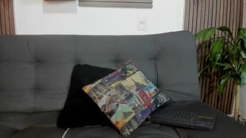 Snapshot of belamiramil chatting on 10.22.25 independent model online show from 10.22.25