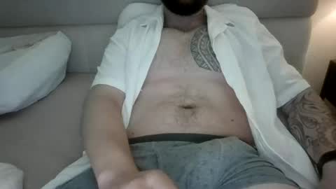 Snapshot of belibou chatting on 06.21.26 belibou online show from 06.21.26