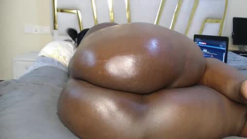 Snapshot of belindakeysha chatting on 02.28.25 belindakeysha online show from 02.28.25