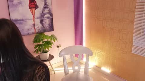 Snapshot of bella19__ chatting on 10.15.25 bella19   online show from 10.15.25