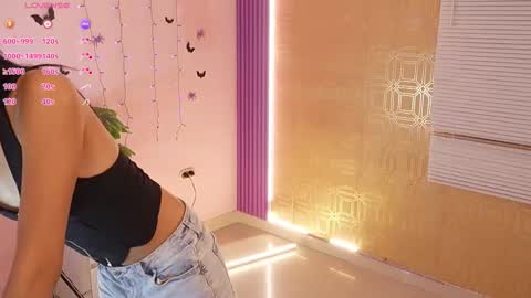 Snapshot of bella19__ chatting on 10.18.25 bella19   online show from 10.18.25