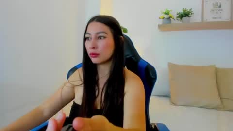 Snapshot of bella_99x chatting on 06.19.26 Bel 3 online show from 06.19.26