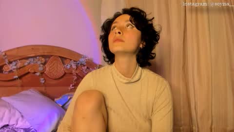 Snapshot of bella__w chatting on 04.21.26 Zia online show from 04.21.26