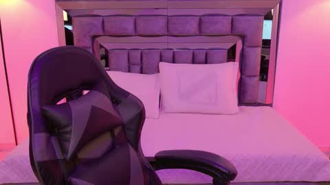 Bella  online show from 11.29.25