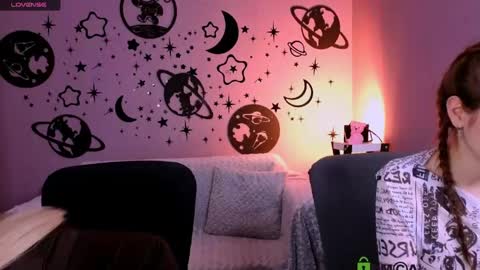 Snapshot of bella_dorn chatting on 06.06.26 Bella online show from 06.06.26