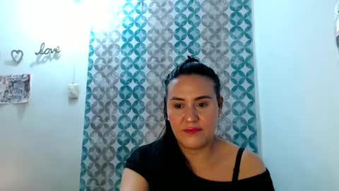 bella_florx online show from 10.29.25