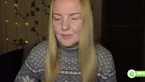 Snapshot of bella_hadatt chatting on 02.28.26 Bella online show from 02.28.26