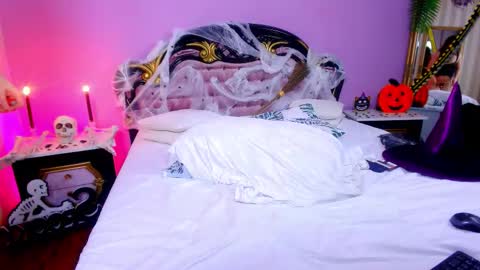 Bella online show from 10.31.25