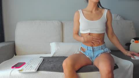 Snapshot of bella_hot77 chatting on 01.19.25 Anna  online show from 01.19.25