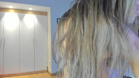 Snapshot of bella_hot77 chatting on 02.03.25 Anna  online show from 02.03.25