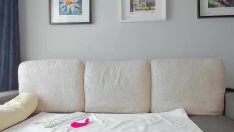 Snapshot of bella_hot77 chatting on 02.16.25 Anna  online show from 02.16.25