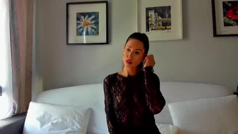 Snapshot of bella_hot77 chatting on 09.09.25 Anna  online show from 09.09.25