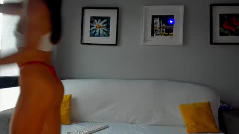 Snapshot of bella_hot77 chatting on 09.17.25 Anna  online show from 09.17.25