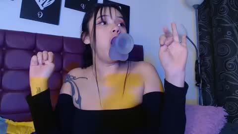 Snapshot of bella_lr chatting on 03.04.25 Valentina online show from 03.04.25