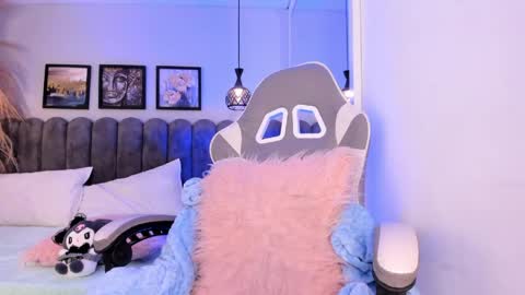 bella_peach_ online show from 04.17.26