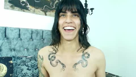 Snapshot of bella_poisonous chatting on 11.16.25 Bella online show from 11.16.25