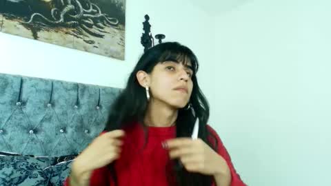 Snapshot of bella_poisonous chatting on 11.20.25 Bella online show from 11.20.25