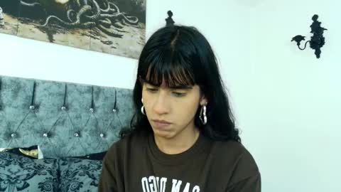 Snapshot of bella_poisonous chatting on 12.18.25 Bella online show from 12.18.25