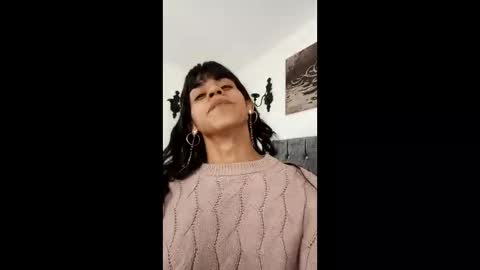 Snapshot of bella_poisonous chatting on 01.05.26 Bella online show from 01.05.26