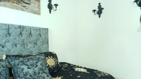 Snapshot of bella_poisonous chatting on 04.01.26 Bella online show from 04.01.26