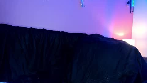 Bella Ponce  online show from 11.11.25