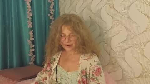 Snapshot of bella_swonn_ chatting on 01.05.26 Bella online show from 01.05.26