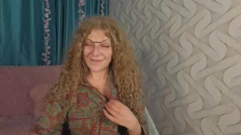 Snapshot of bella_swonn_ chatting on 01.15.26 Bella online show from 01.15.26