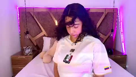 Bella Swwan  online show from 06.14.26