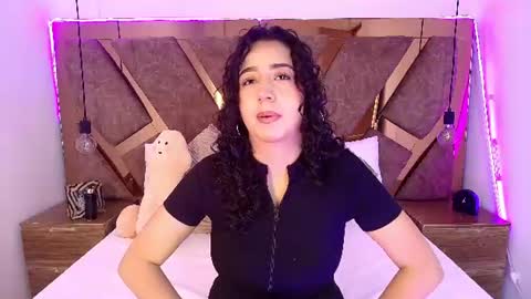 Bella Swwan  online show from 06.21.26