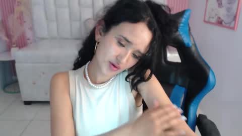 Bella online show from 10.22.25