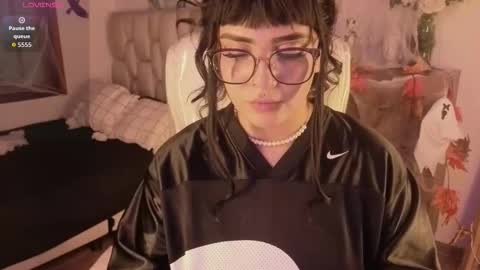 Bella  online show from 10.18.25