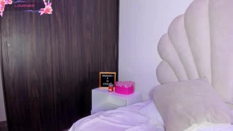 Bella Dajud online show from 10.21.25