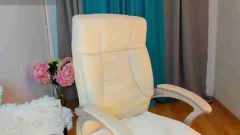 BellaAnna online show from 02.12.25