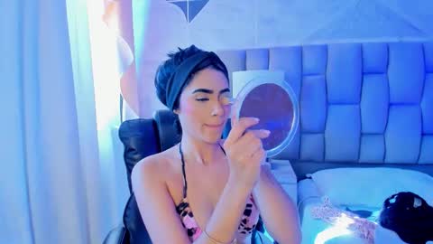 bellaastorm online show from 10.17.25