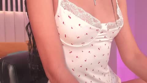 Snapshot of bellacarteer_ chatting on 12.21.24 Bella C online show from 12.21.24