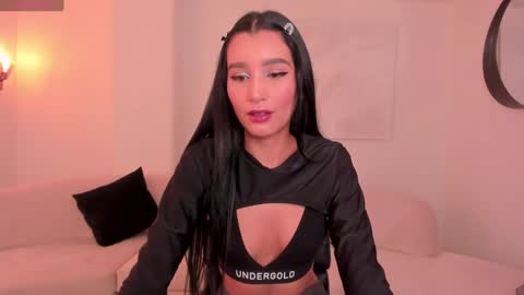 Snapshot of bellacarteer_ chatting on 01.22.25 Bella C online show from 01.22.25