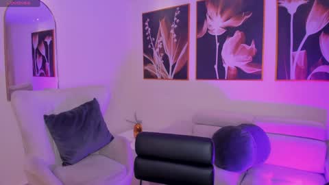 Snapshot of bellacarteer_ chatting on 01.28.25 Bella C online show from 01.28.25