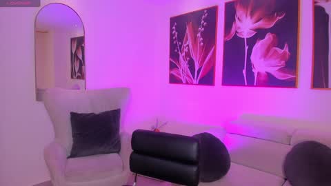 Snapshot of bellacarteer_ chatting on 01.31.25 Bella C online show from 01.31.25